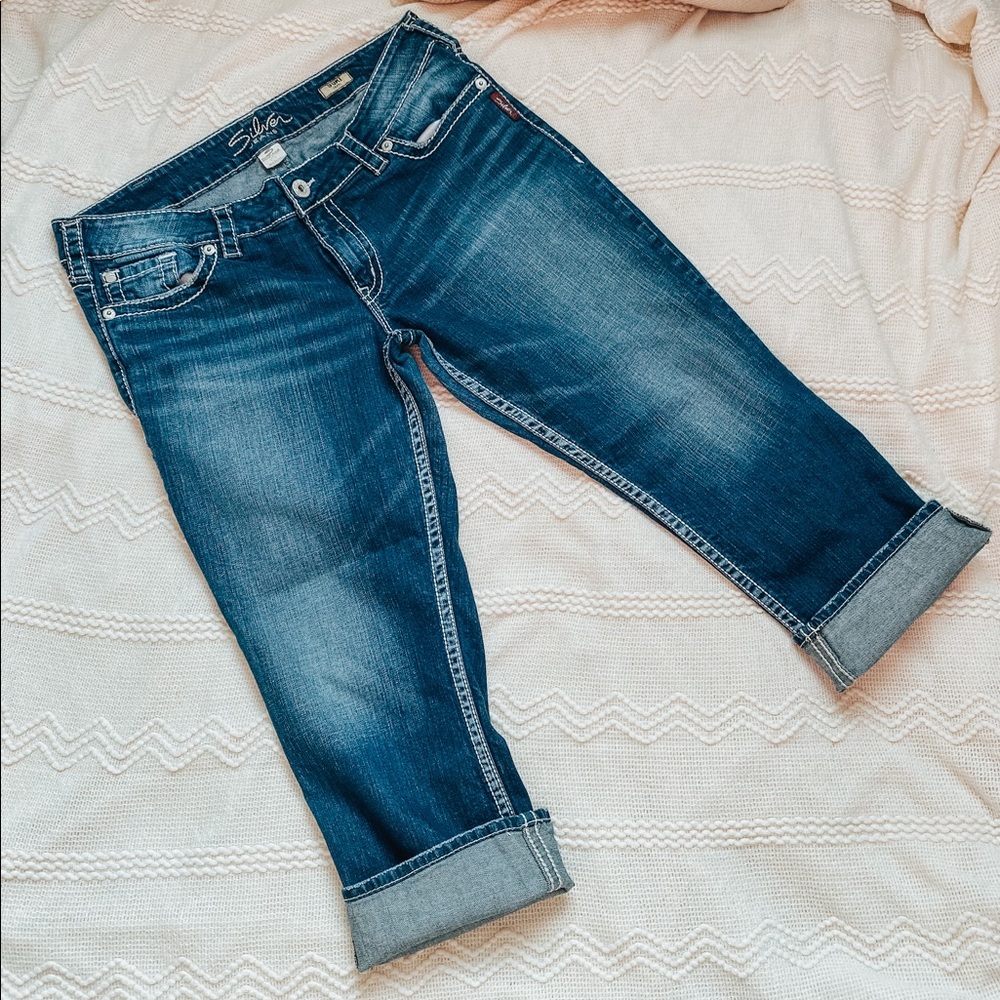 Silver Jeans. Suki Capri.